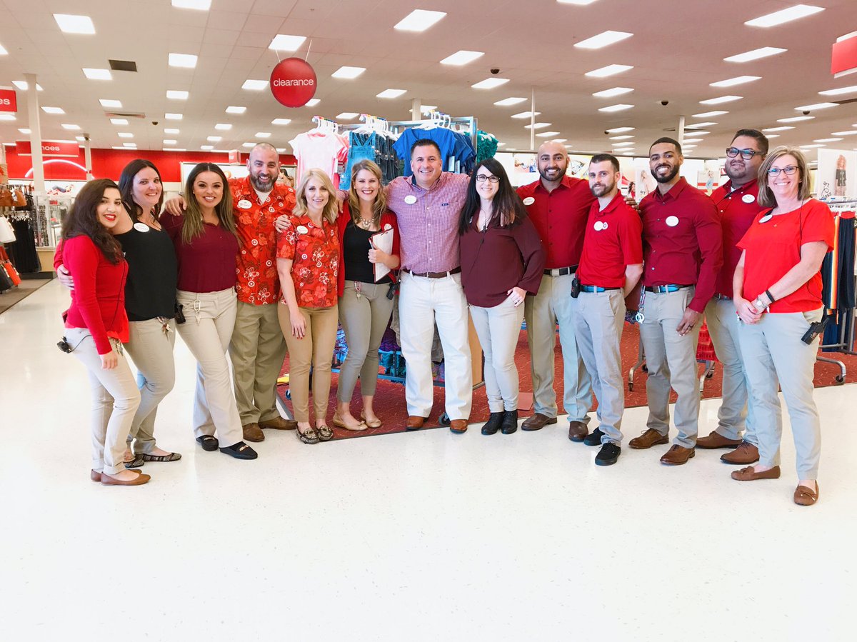 Learning from the BEST TODAY!!! @TonyCostanzoTGT <a href="/grassroots22/">Bill Lanza</a> <a href="/Emily1Mc/">Emily McConnell</a> <a href="/HMMoseley/">Heather Moseley</a> #D232 #2309🐝 #WorkWhereYou❤️