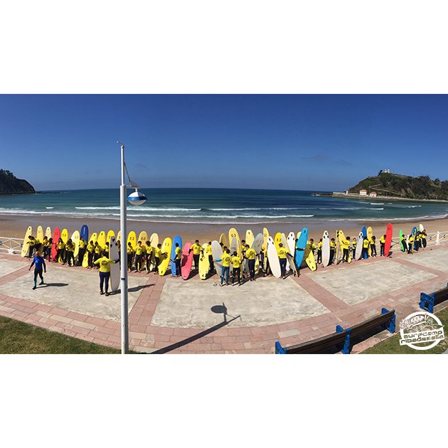 SurfRibadesella's tweet photo. Colegio Calasanz de Vitoria en nuestra ya clasica foto de formación. https://t.co/jnahpMwbqo
