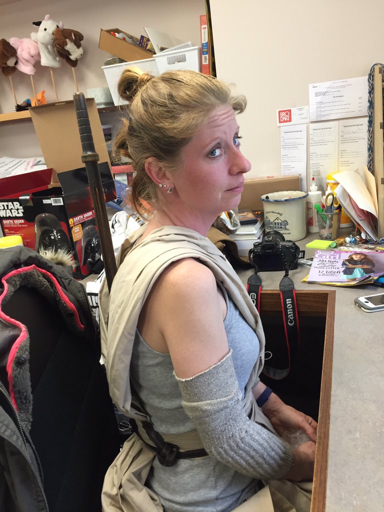 Bloom_Library's tweet photo. Have you seen Rey's family? #StarWarsDay #MayTheFourthBeWithYou @MJMahonpj https://t.co/eHV3unEeHg