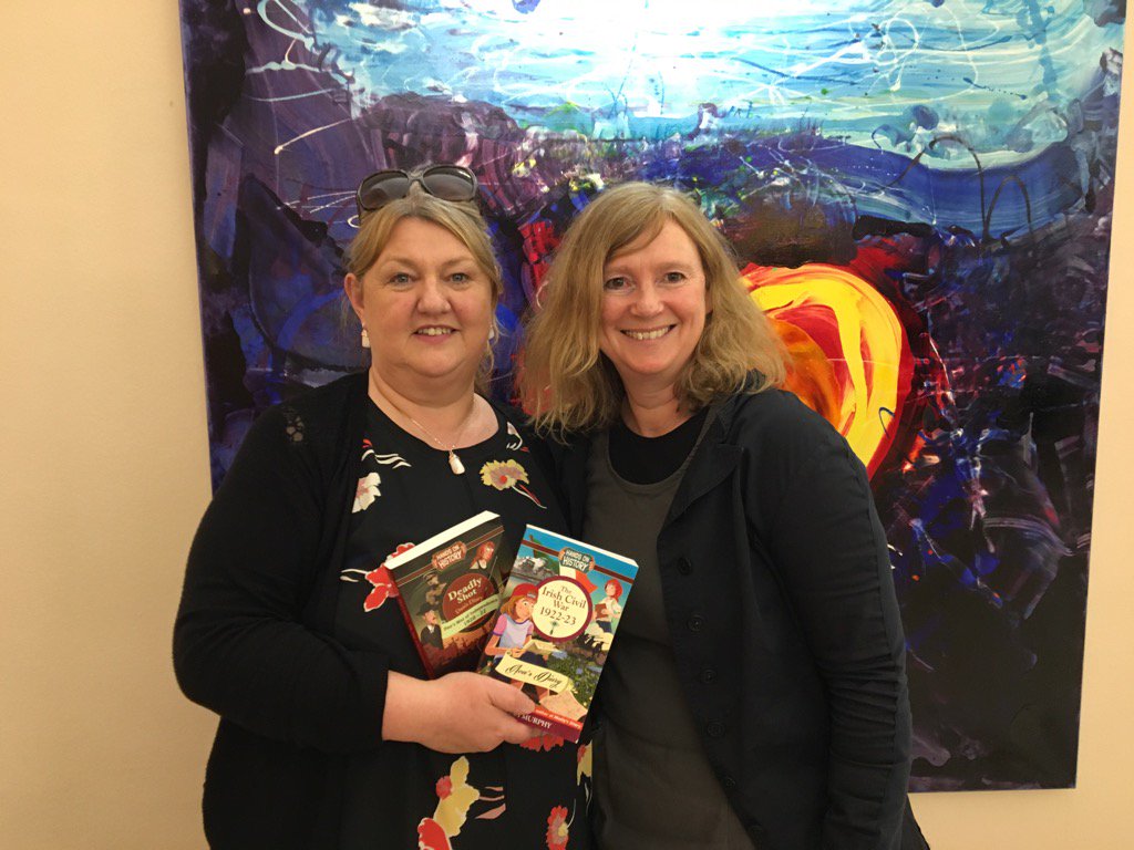_PatriciaMurphy's tweet photo. Lovely to meet Jacinta Matthews for book blather @DundalkFM about #AvasDiary great interviewer! @PoolbegBooks https://t.co/4MUfOQHrTd
