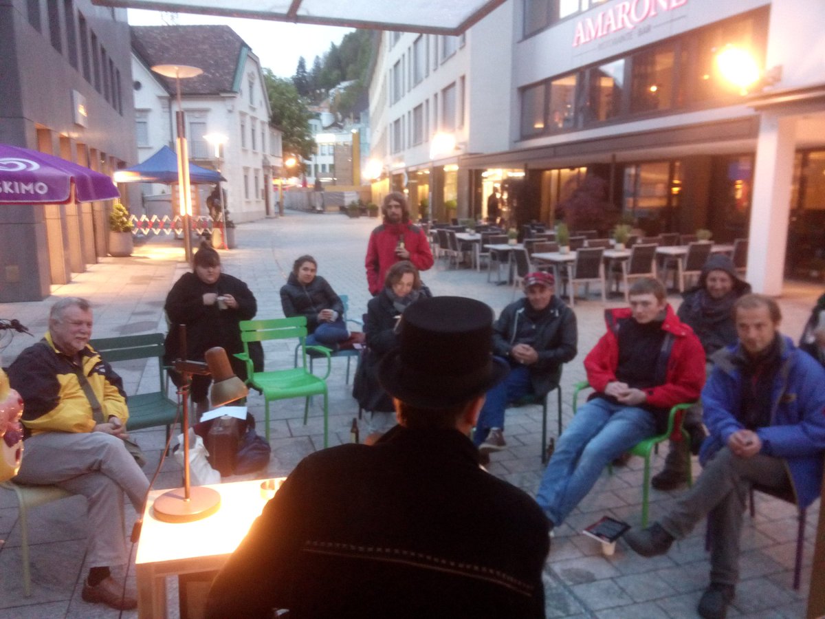wanderkiosk's tweet photo. ganz gediegen! v-lesung läuft! https://t.co/btLwgNshK0