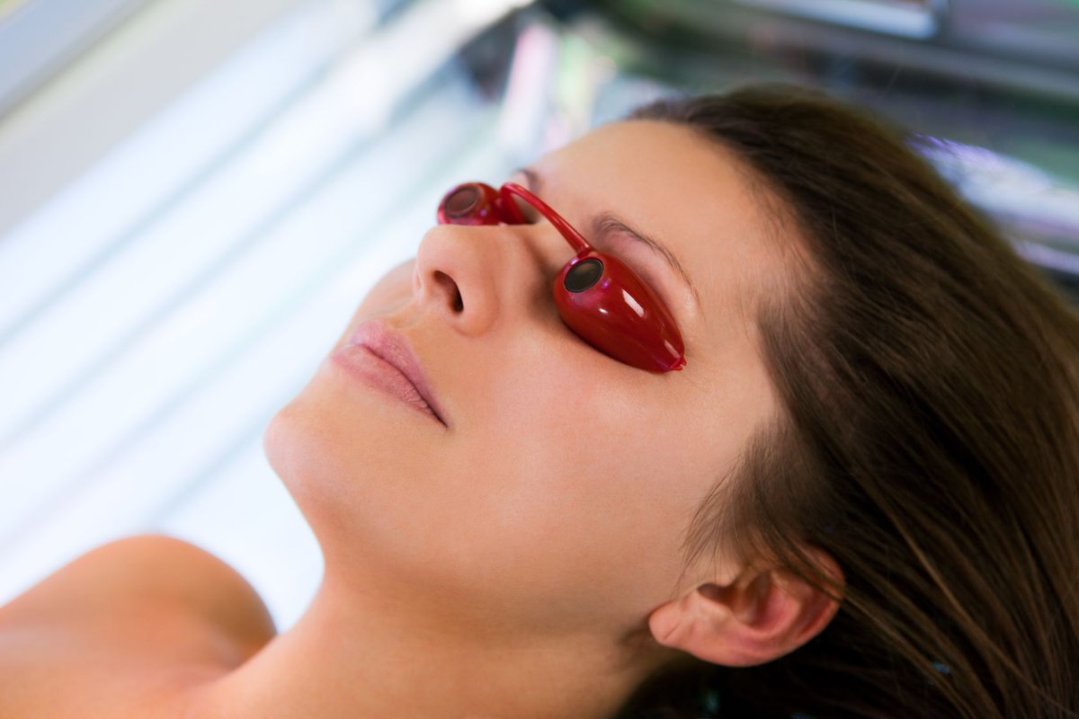SkinCancerInfo's tweet photo. Avoiding tanning beds and applying sunscreen every day can help prevent skin cancer. #SkinCancerAwareness https://t.co/N7DX3e0JTp