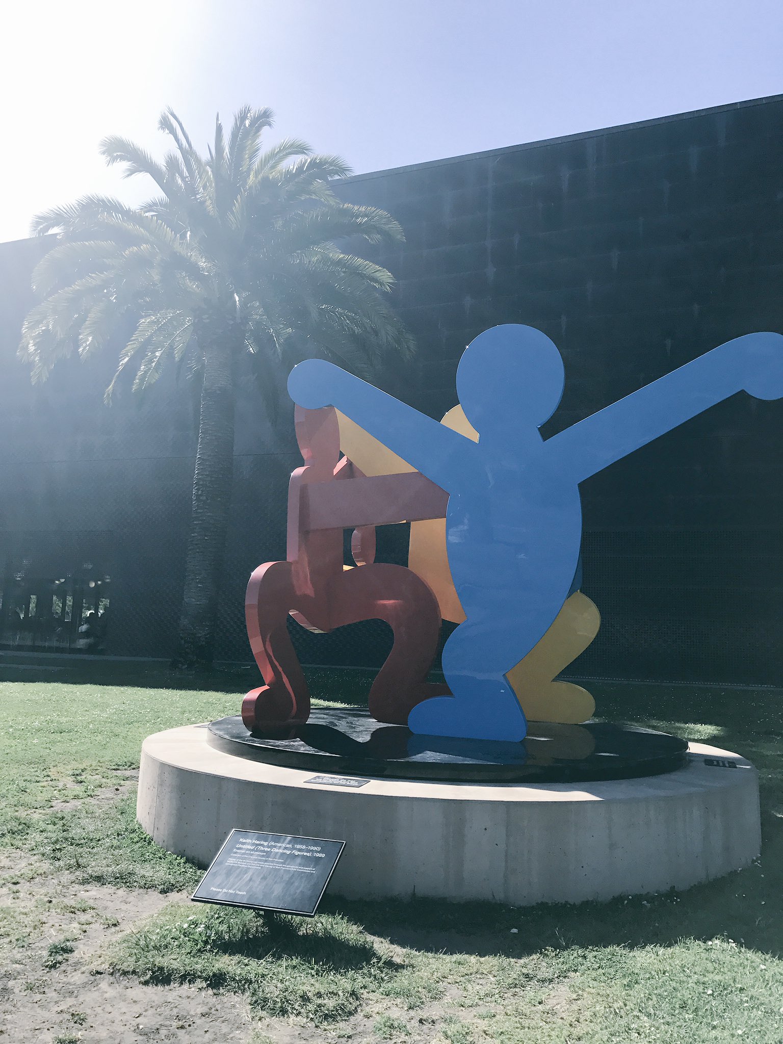 Happy birthday Keith Haring, aquí uña foto medio culera que tomé, pero su arte está bien cool 