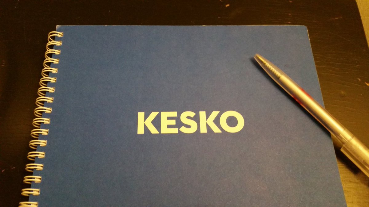 AnitaHogbacka's tweet photo. Sinisten kansien väliin on hyvä ohjata osa trainee-ohjelman ensimmäisten päivien inforuuhkasta 🤓 #kesko #ktrainee #kcitymarket #oppimistyyli https://t.co/rDZoxbnkp3