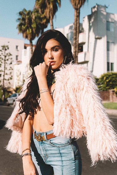 Queens don't compete with hoes. 👸🏻🐍