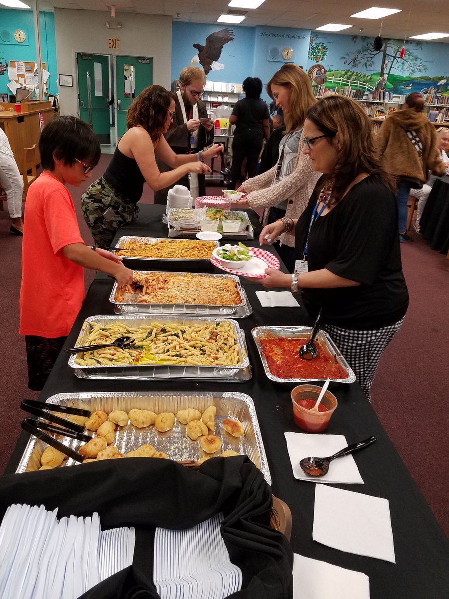 RickardsMid's tweet photo. I love to see our PTA express gratitude to our teachers with this luncheon. Teachers continually reshape our country by educating our kids. https://t.co/udoQG47fHW
