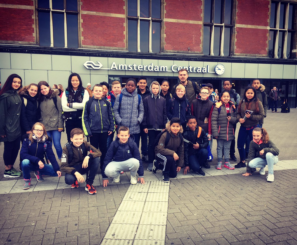 Bijzonder om vandaag op 4 mei met groep8 van <a href="/pcbdelichtboei/">De Lichtboei</a> naar het <a href="/annefrankhouse/">Anne Frank House</a> te gaan. Leerzaam &amp; indrukwekkend #4mei #nooitvergeten