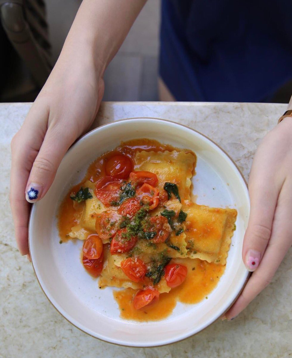 Great food puts us in a good mood too! <a href="/hangrydiary/">HangryDiary</a> 🙌🏼 Thanks for sharing your experience with us! #vinotecaLA #powerpatio #fourseasonsla