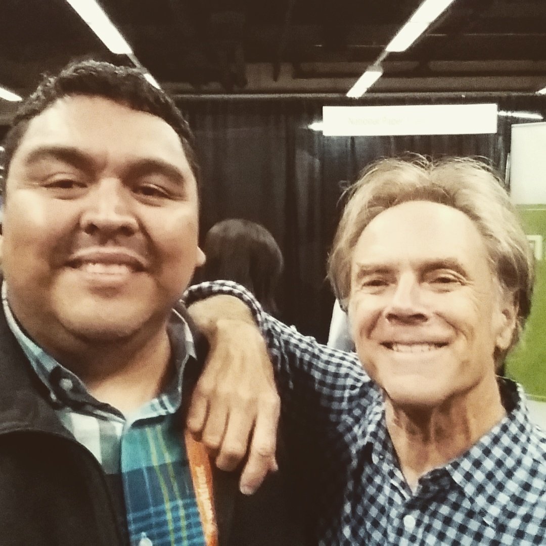4xStudio's tweet photo. Nearly lost my sh*t! Ran into @davidleecarson at #HOWLive. Cool dude. One of my major influences in school.#FanboyStatus #HowNewbies https://t.co/0dVr9VFumZ