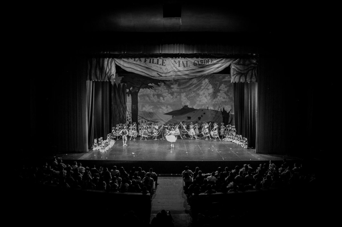 Antrezlmtz's tweet photo. Welcome  #byantrez #ballet #photo #photographer #foto #blackandwhite #theater #kids #pasión #dance #cámara #nikon #MiLadoOscuroDice https://t.co/BIixtr6x4O