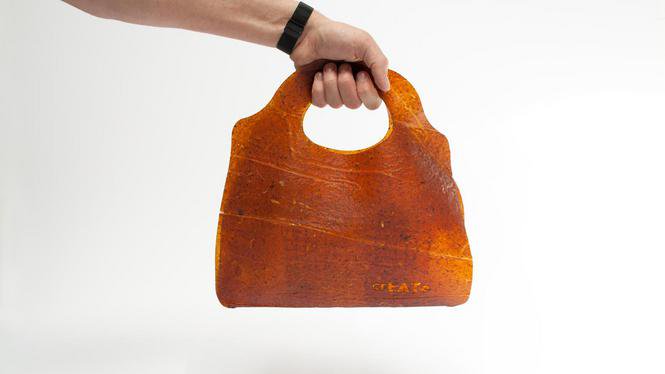 Tas van #vegan leer? #BlueCitizen Fruitleather maakt leer na van bedorven fruit: volkskrant.nl/economie/van-f… Mooi artikel <a href="/volkskrant/">de Volkskrant</a>, gisteren!