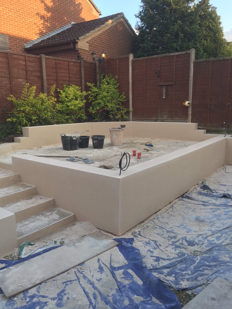 Ingrambms's tweet image. #KRend all done in champagne next step slabs #GardenersWorld #builders #render #ipbservices