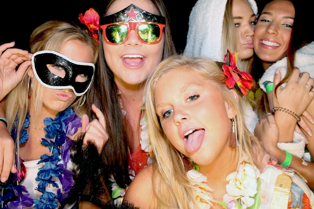 MOPhotoBooth's tweet photo. #Photobooth pics from @MizzouAlphaPhi #Summer #Luau bash are online! - https://t.co/abGae0YuCo https://t.co/s2SM0CCXXm