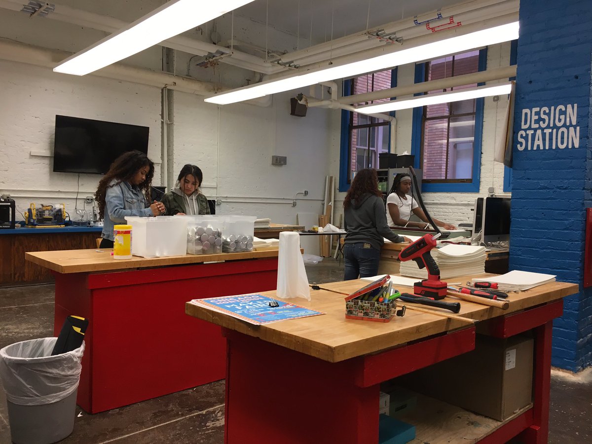 fifthstar_maker's tweet photo. Getting ready for maker Faire 2017 !! @CNSmakerfaire https://t.co/ybruOzSY7S