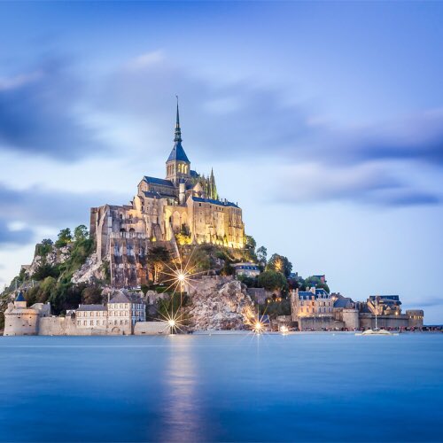 BIBLIOandSIC's tweet photo. Mont-Saint-Michel : la #bibliothèque #numérique ! https://t.co/pZg7qEhujG