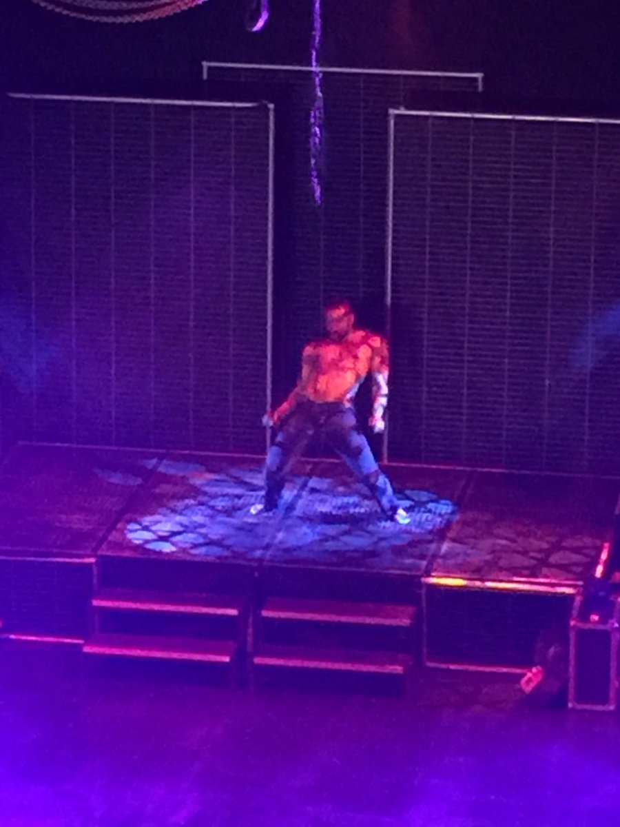 GothicalGirl04's tweet photo. Wouldn't mind getting closer to this hunk 😍 great singer, great dancer, great bodyyyy #ForbiddenNights https://t.co/imrsXXCWJd