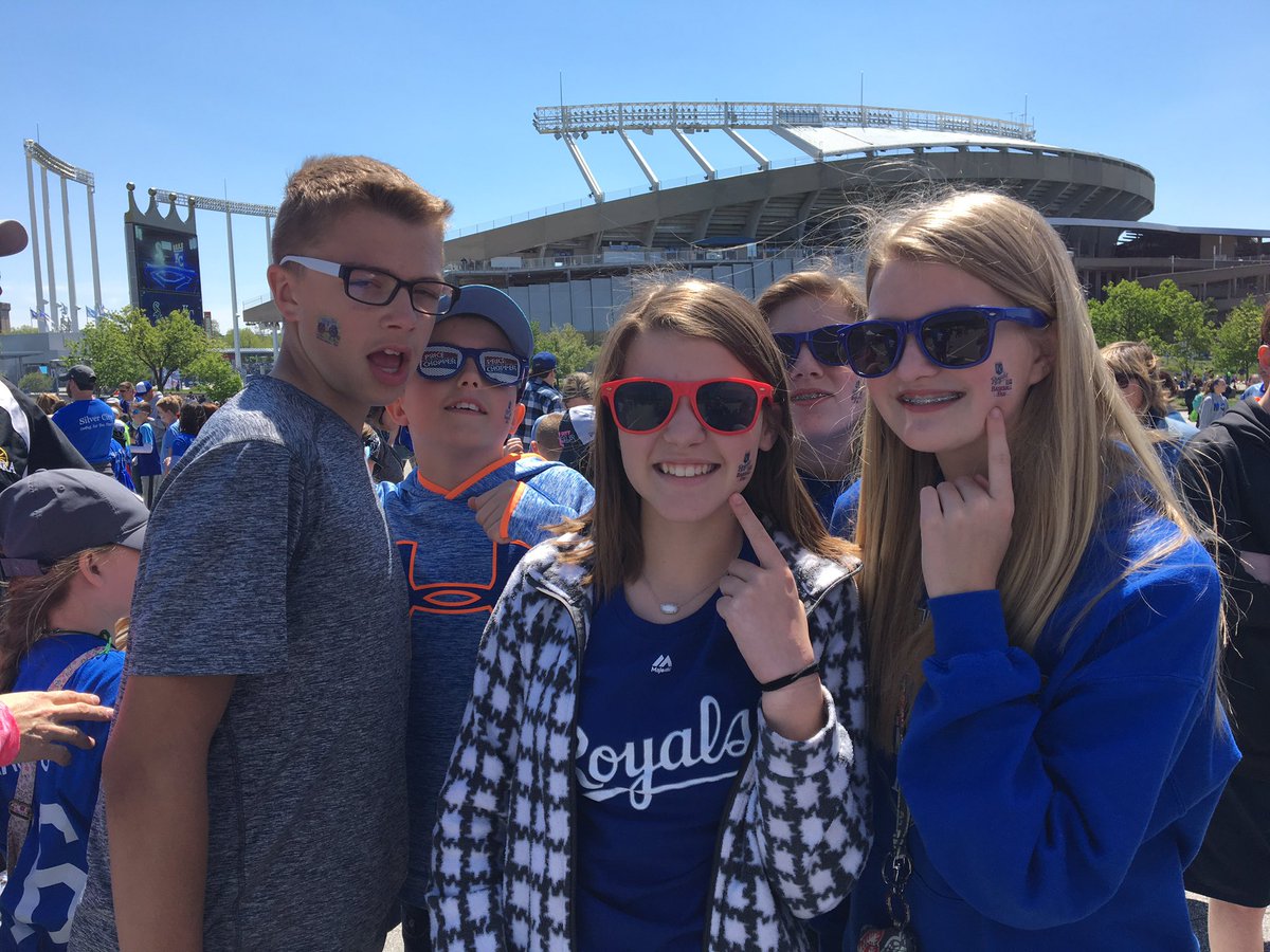 MsWscience7's tweet photo. These Clinton Cardinals are having too much fun at School Day @the K!! #GoRoyals @CMSCardinals https://t.co/3ZuN31MGAP