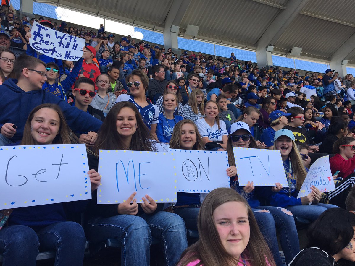 MsWscience7's tweet photo. These Clinton Cardinals are having too much fun at School Day @the K!! #GoRoyals @CMSCardinals https://t.co/3ZuN31MGAP