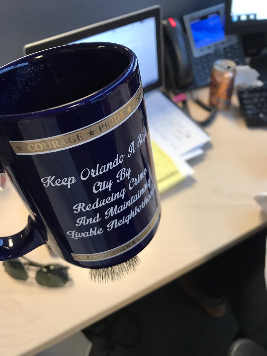 MarthaSugalski's tweet image. What&apos;s wrong with this cup @JEstevezWFTV ? #anchorproblems