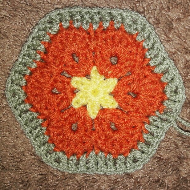 yarnbythefoot's tweet photo. #africanflower #sampleswatch https://t.co/CeOwecnlUU