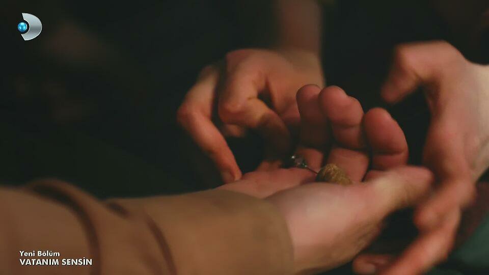 "Ben yanıldım, biz istersek bu savaşı durdururuz" 
Yürü be Hilal! #HiLeon #VatanımSensin #sevdauğruna