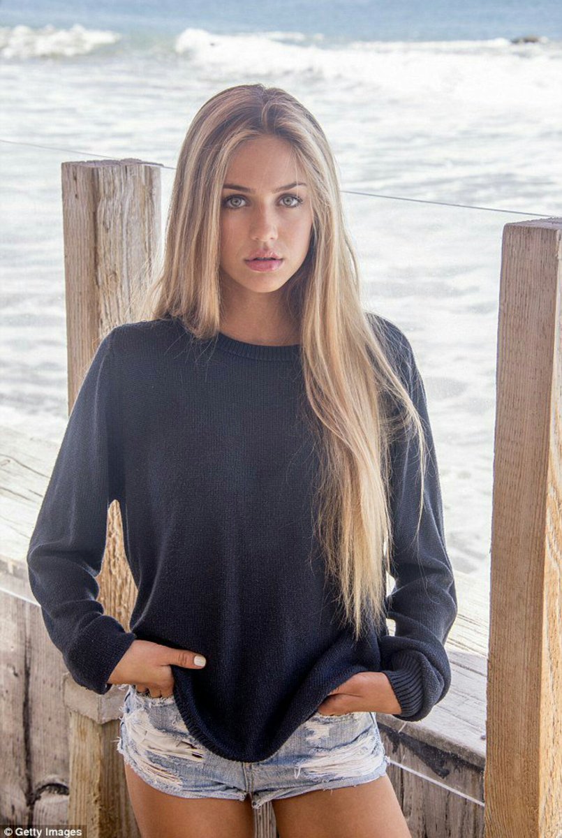 RPGForet's tweet photo. Delilah Belle Hamlin
Aliza
Malfoy
15 ans 
Hétéro
Sang-pur
Poudlard
Serpentard 
5e année 
Prétentieuse et mâture 
@AlizaMalfoyOff_ https://t.co/ynzdh9n5su