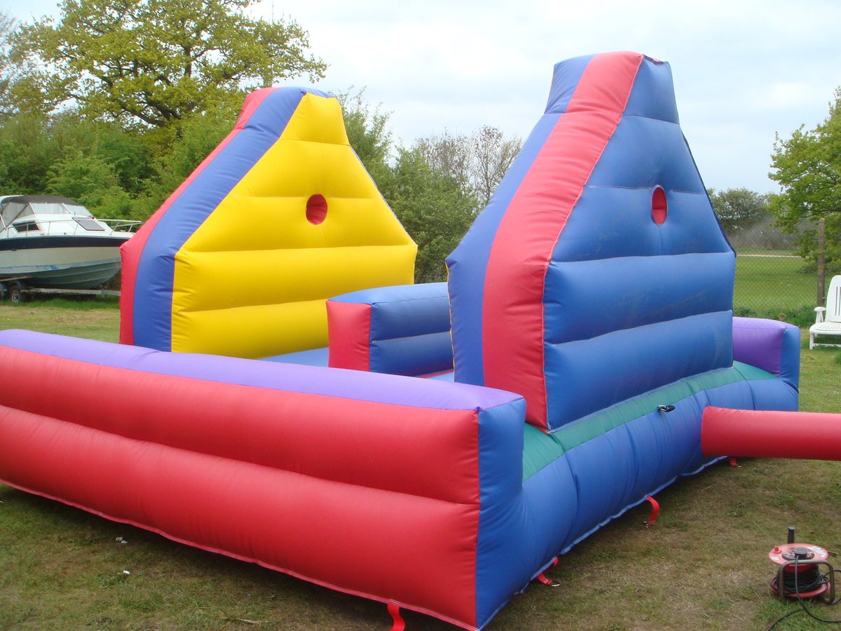 MBA_inflatables's tweet photo. Decided to put walls on pole joust. https://t.co/sNLXPJo3Fp