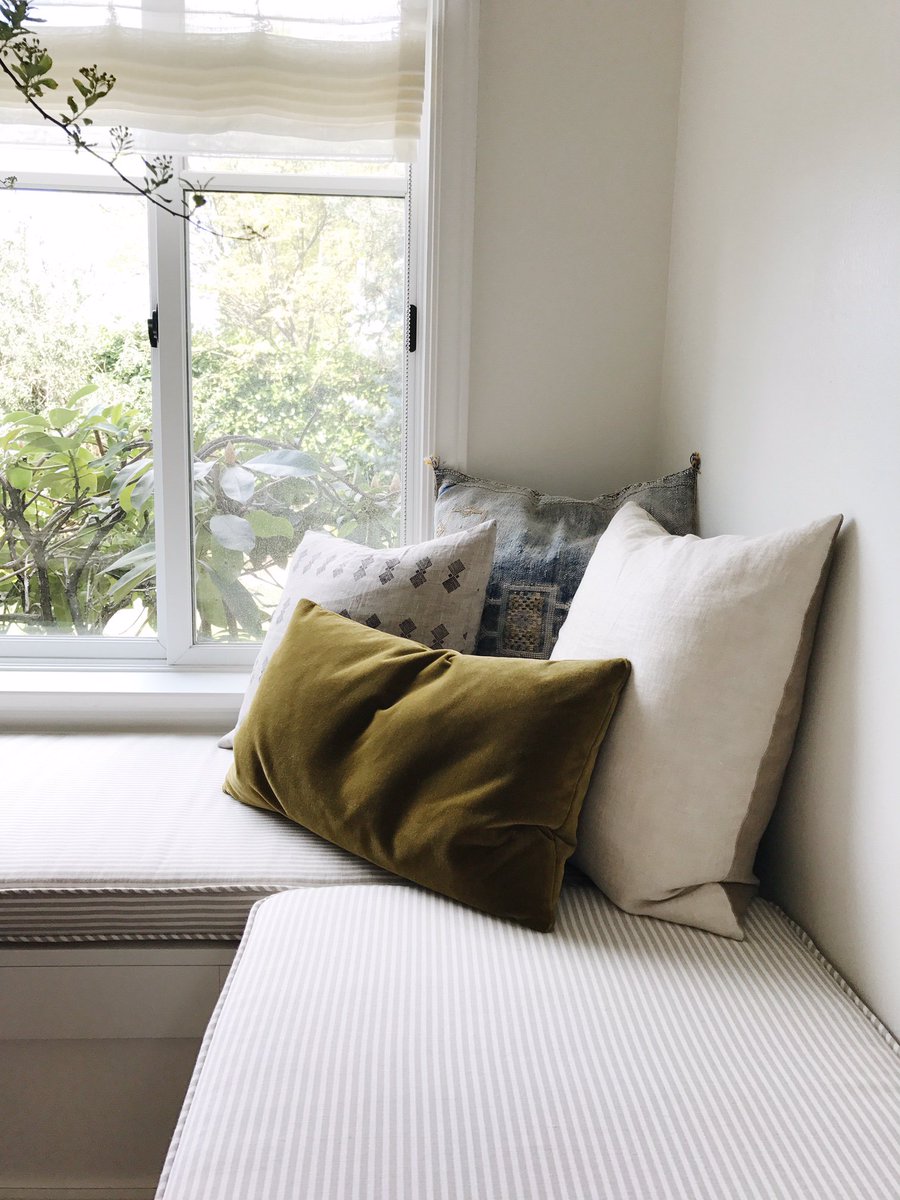 we teamed up with <a href="/DecoratorsBest/">DecoratorsBest</a> to put the finishing fabric touches on our kitchen breakfast nook! bit.ly/2pCGkGz