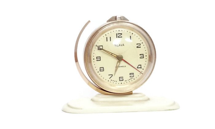 Lacky_and_Ticky's tweet photo. Vintage alarm clock for sale #vintage #alarmclock #vintagealarmclock #old #gift #giftforher #wedding #weddinggift #sovietclock #deskclock https://t.co/CF4hPheBJ0