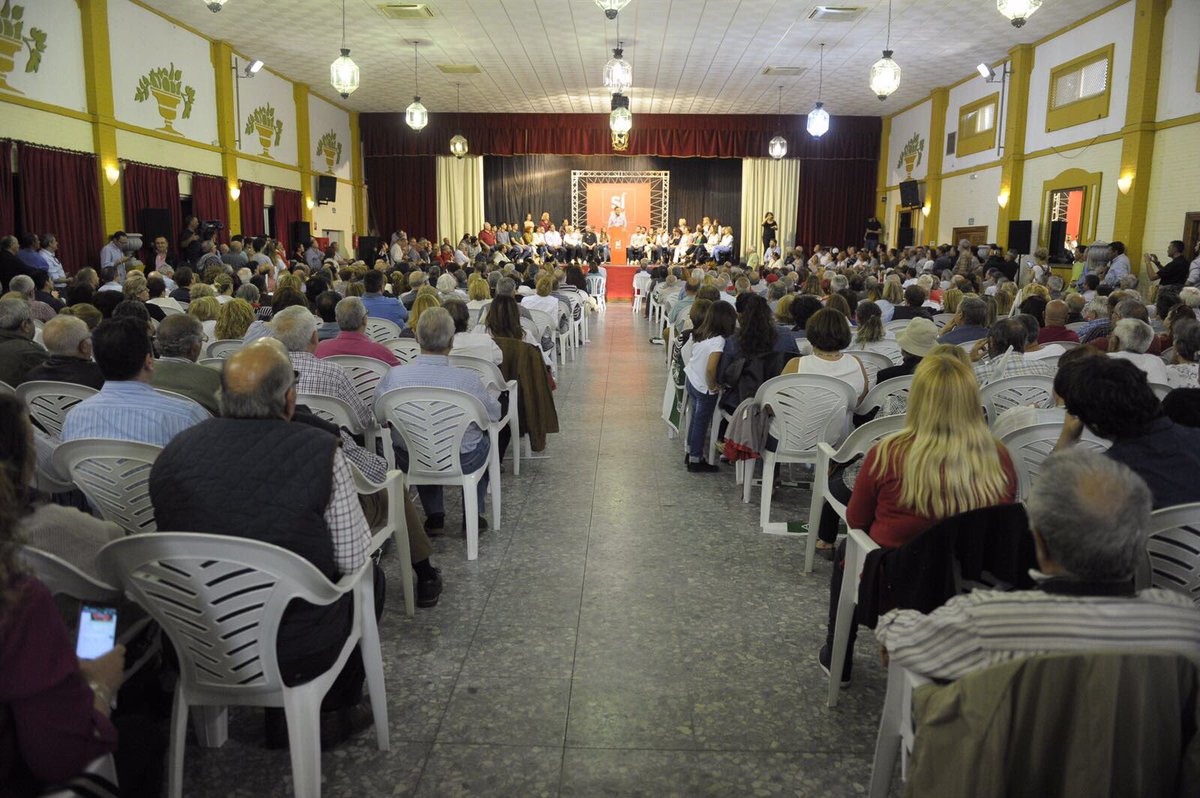 sanchezcastejon's tweet photo. Se equivocaban aquellos que creían  que iban a ganar el congreso antes de que los militantes votásemos. Vamos a votar y vamos a ganar. https://t.co/zjJD7leLPC