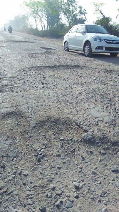 Ankit_modibhakt's tweet image. Bulandshahr to Anoopshahr Road#Mera Desk Badal Rha @myogiadityanath @narendramodi @nitin_gadkari. Kash ab to achhi quality ki road milejaye