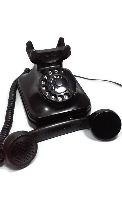 Lacky_and_Ticky's tweet photo. Vintage bakelite phone for sale. 1930s #vintage #bakelite #bakelitephone #bakelitetelephone #telephone #vintagephone #gift #weddinggift https://t.co/7YB7NVNtbm