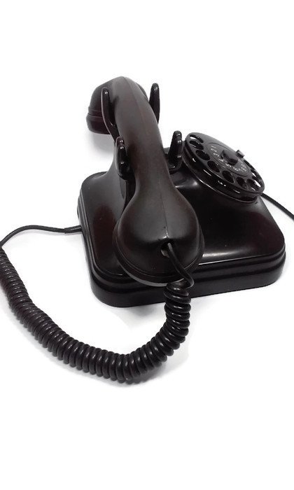 Lacky_and_Ticky's tweet photo. Vintage bakelite phone for sale. 1930s #vintage #bakelite #bakelitephone #bakelitetelephone #telephone #vintagephone #gift #weddinggift https://t.co/7YB7NVNtbm