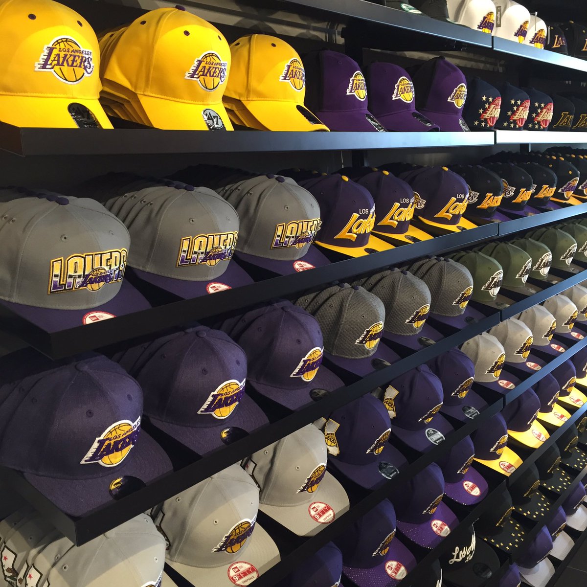 los angeles lakers store location