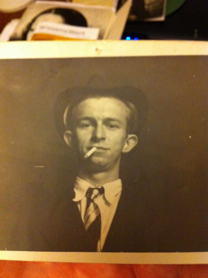 Min tanker på #4Maj går til farfar Jørgen Engell modstand.natmus.dk/Person.aspx?19… tandlæge, levemand, verdensmand og bedstefar for mig og <a href="/ChrEngell/">Christian Engell</a>