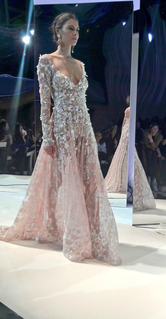 CountyWeddings's tweet photo. Sparkle, champagne and sheer from the beautiful @HayleyPaige_JLM 2018 collection #sparkle #sheer #champagne #bridal 💎💫👰 https://t.co/yxt0Flj1zv