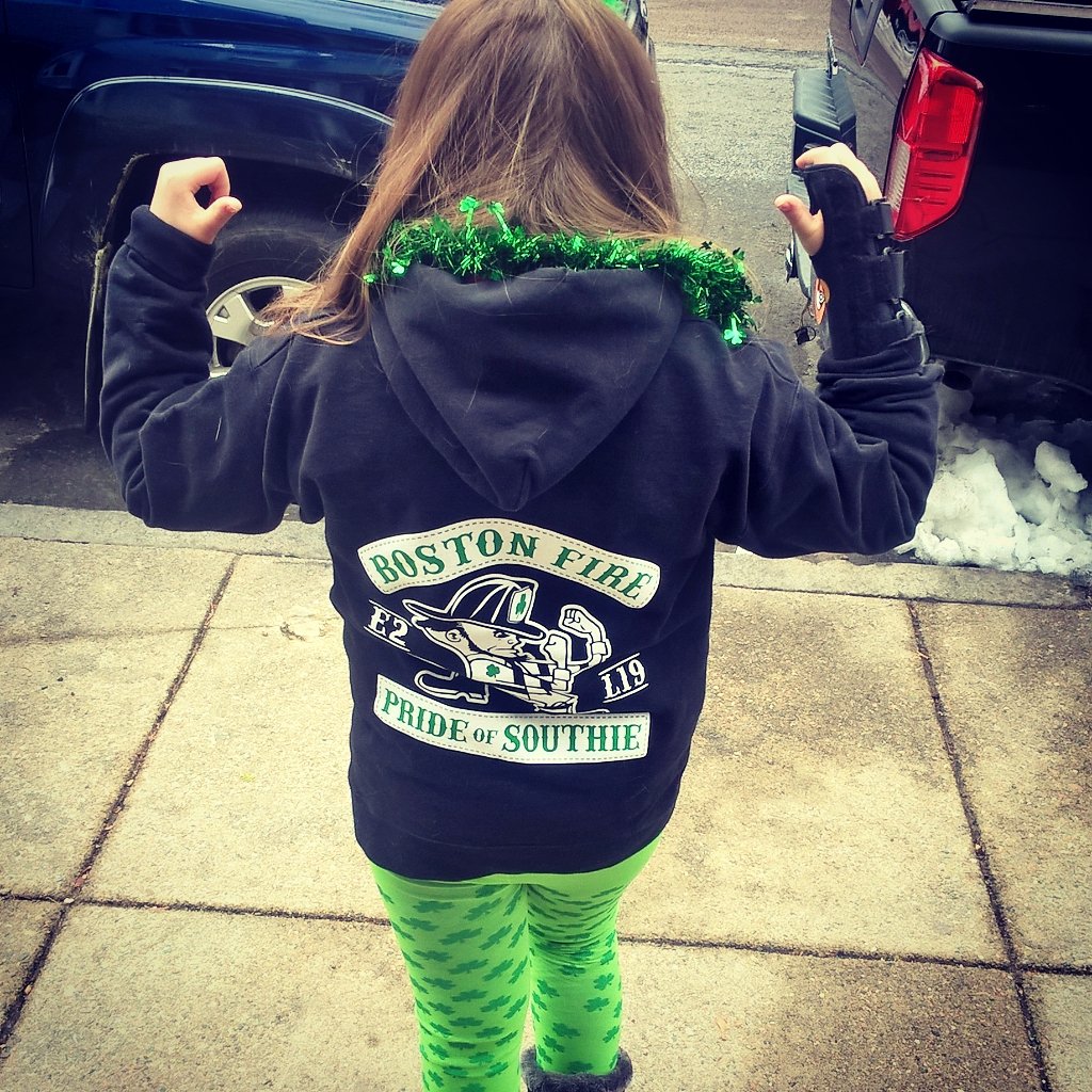 ginahenson2986's tweet photo. #bfd #FireBOS #prideofsouthie @BostonFire @marty_walsh. Thank you for all you do to keep us safe https://t.co/nJZkLTHLUY