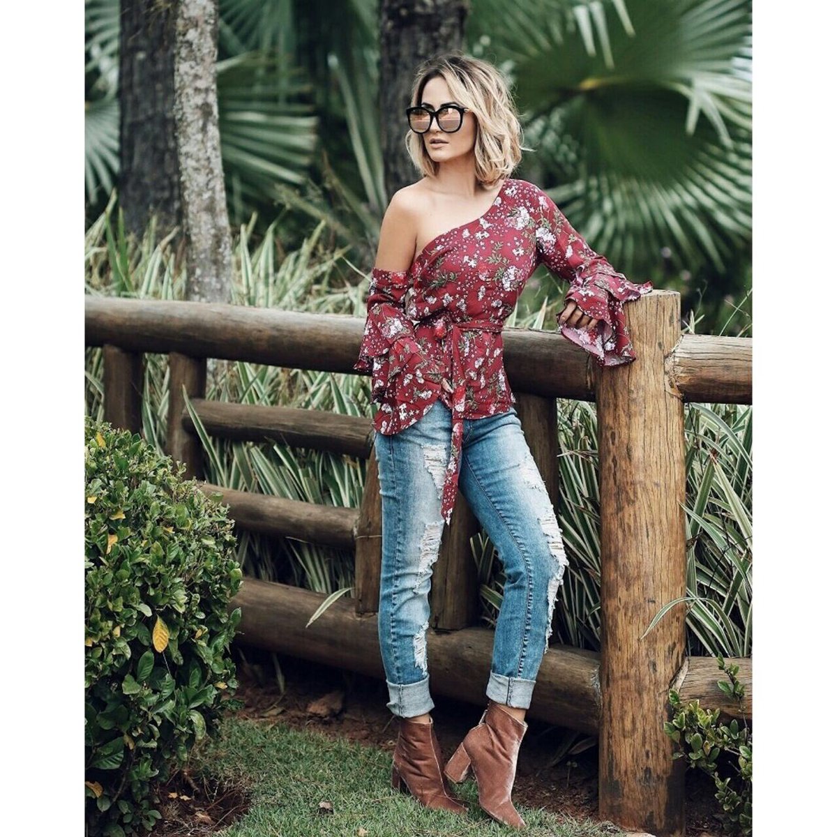 leah_naves's tweet photo. Apenas, escandalosamente linda! 👯👯👯
Acesse Insta @leahnaves 
#musthaveleahnaves #sucessoleahnaves #tendencia #previa #outono https://t.co/YRWLyMi6Nd