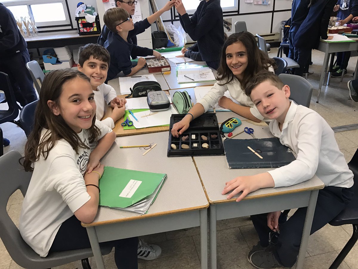 MrsAngelaChan's tweet photo. Examining types of rock today! @smy_nobleton #rocksandminerals https://t.co/nkrQnWDX48