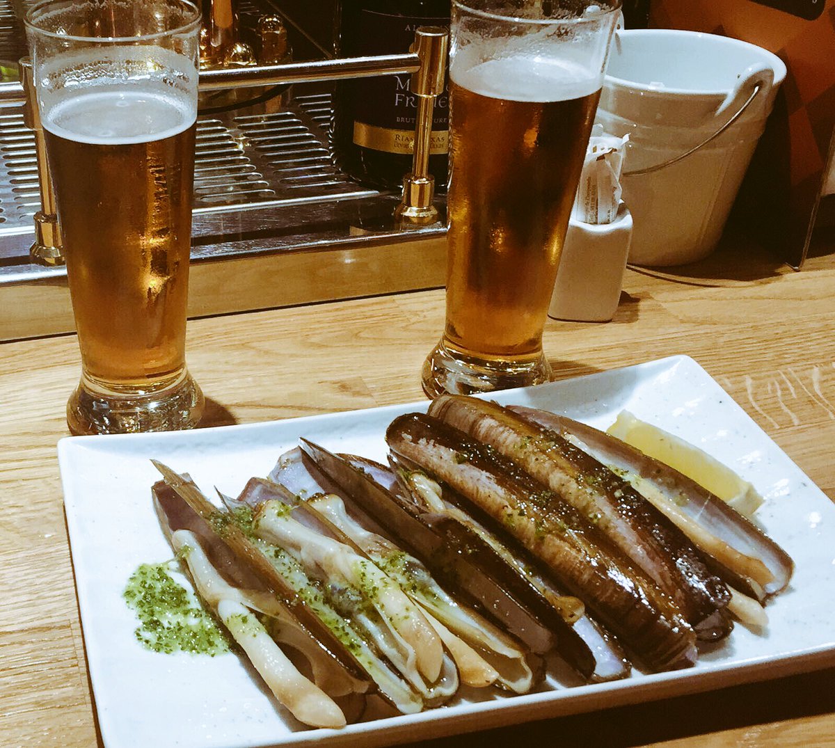 Beerute_ES's tweet photo. Una #cerveza con #tapas #tapasgratis para ir terminando la semana con #beerute 🔝🔝 #craftbeer #cañas https://t.co/3AvI0Rqv3Q