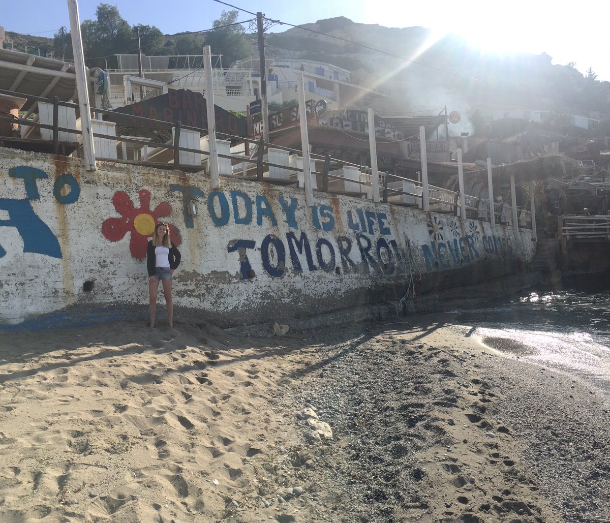 NerinPauline's tweet photo. π Fin des vacances... ! Verdict : la #CrΓ¨te c'est la fΓͺte ! #TodayIsLife #TomorrowNeverComes #FlowerPower #Matala #Hippie πΈ https://t.co/TnXE6uR4YL