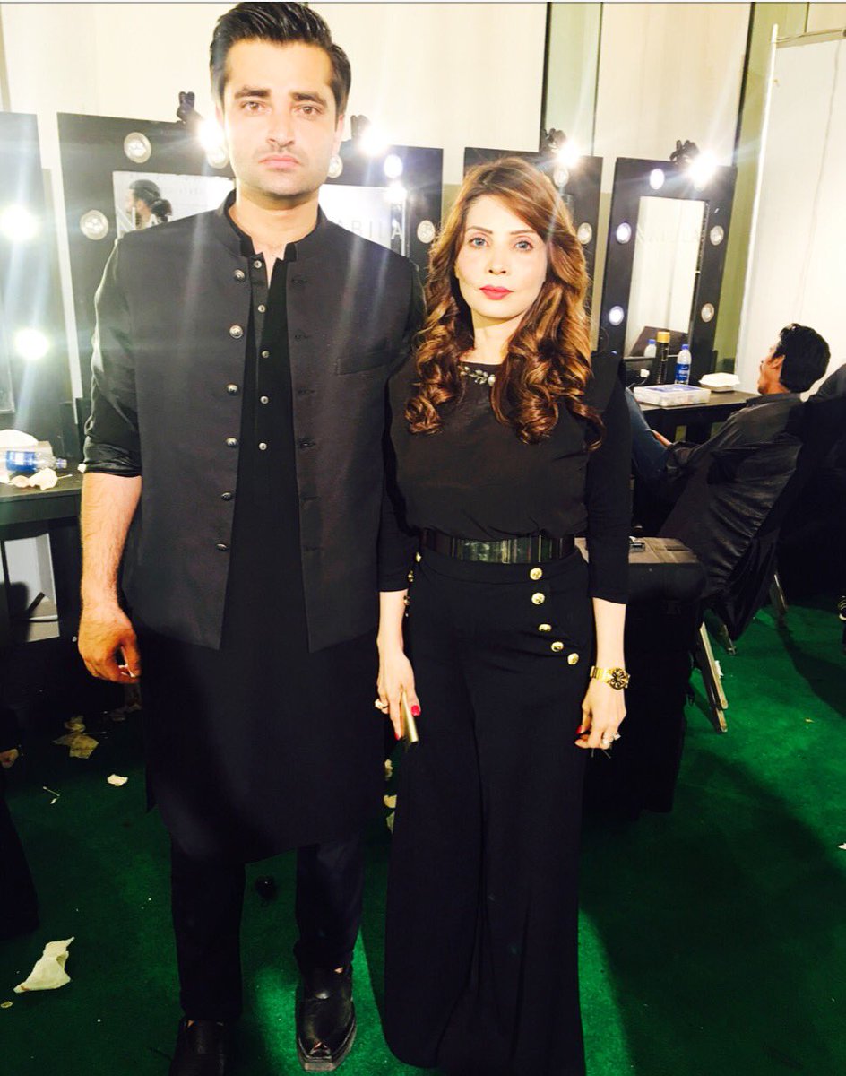 TasneemSadaf's tweet photo. Hum Awards '17 🖤
- Official wardrobe designer 💃🏻

#humawards17 #humawards #wardrobedesigner #humtv #tasneemsadaf 💕 https://t.co/H3MzHhig3Q