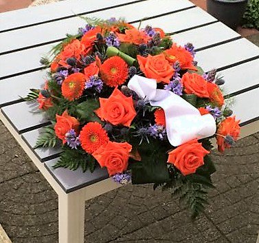 Met Mustafa en <a href="/jterwisscja/">Jan ter Wisscha</a> namens <a href="/VVD_Zaanstad/">VVD Zaanstad</a> krans gelegd bij het monument in het Plantsoen van Verzet in Zaandam #dodenherdenking