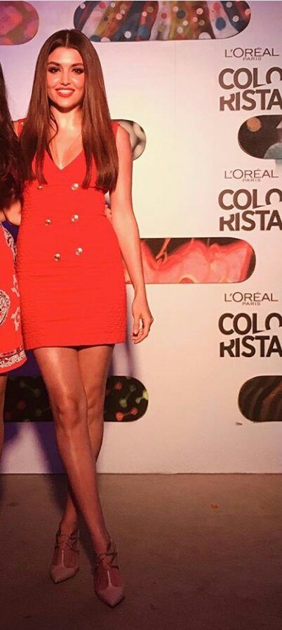 NathalieU_'s tweet photo. #HandeErçel RED https://t.co/qR7bBI4DQJ