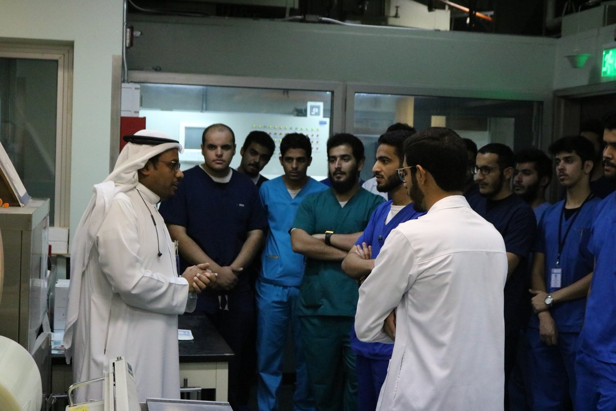 SC_IMSIU's tweet photo. نخبة من طلبة كلية الطب بـ #جامعة_الامام يزورون مركز الأبحاث بمستشفى الملك فيصل التخصصي @KFSHRC_Research والإطلاع على أقسامه البحثية المتنوعة https://t.co/IO9e2Rwv3s
