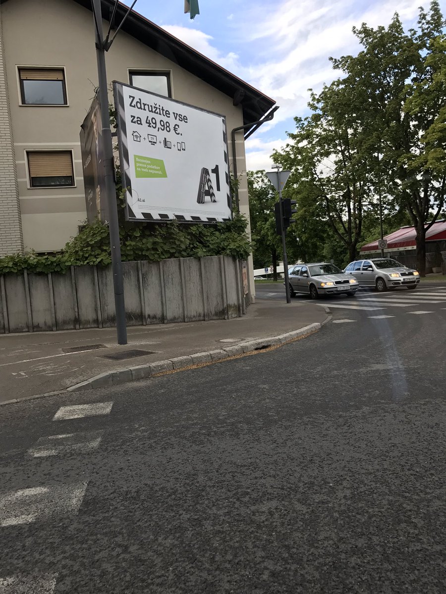 SlanaTW's tweet photo. @A1Slovenija reklama v Štepancu ampak tam ne morš naročit Kombo? https://t.co/cUtduqd63W