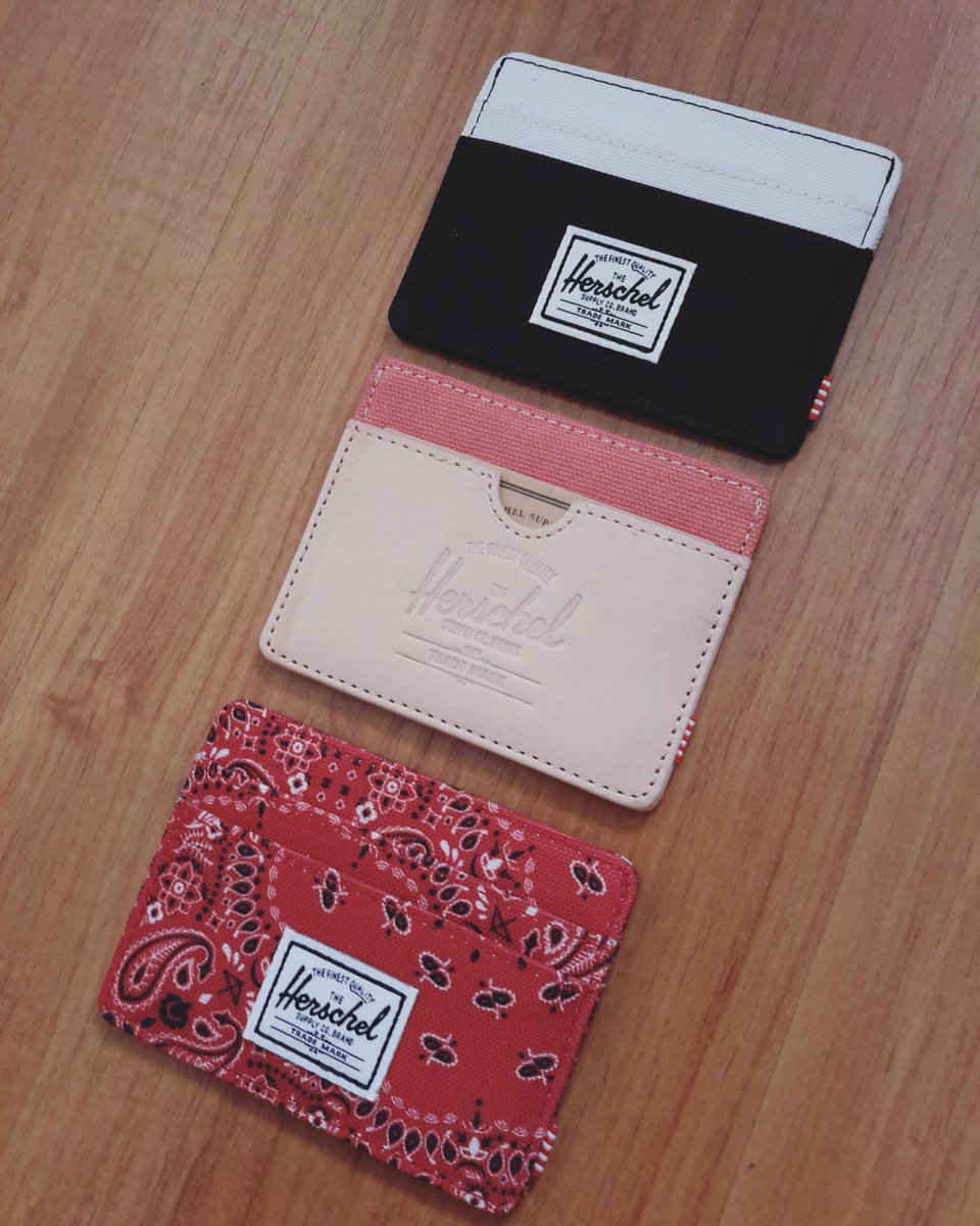 JerzStore's tweet photo. Por por esta semana!! 👀 Billetera Herschel Supply Co. Charlie a sólo $12.990 😍 ⚡ Disponible en https://t.co/n7p6w9C9Mk ⬅ #JerzStore #Chile https://t.co/LRSvn9GeHZ