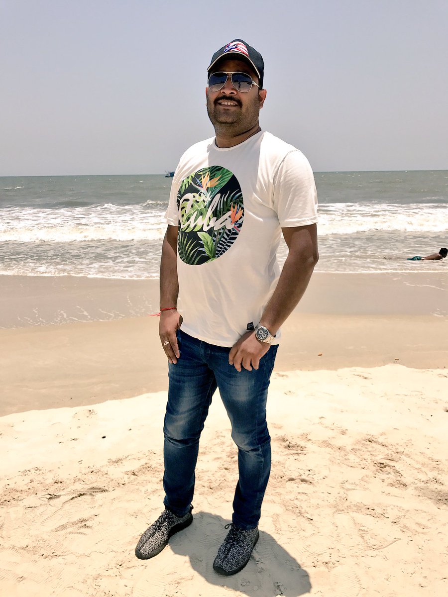 chiranjeevijety's tweet photo. @chiranjeevijety #Chiranjeevi #Jetty #chiranjeevijetty #NimmaCJ #WithCJ #Janaseve #Inc #Iyc #GoaDairies #iPhone7Plus #2k17 #WithCJ_ #beach https://t.co/kYWbsINIzc