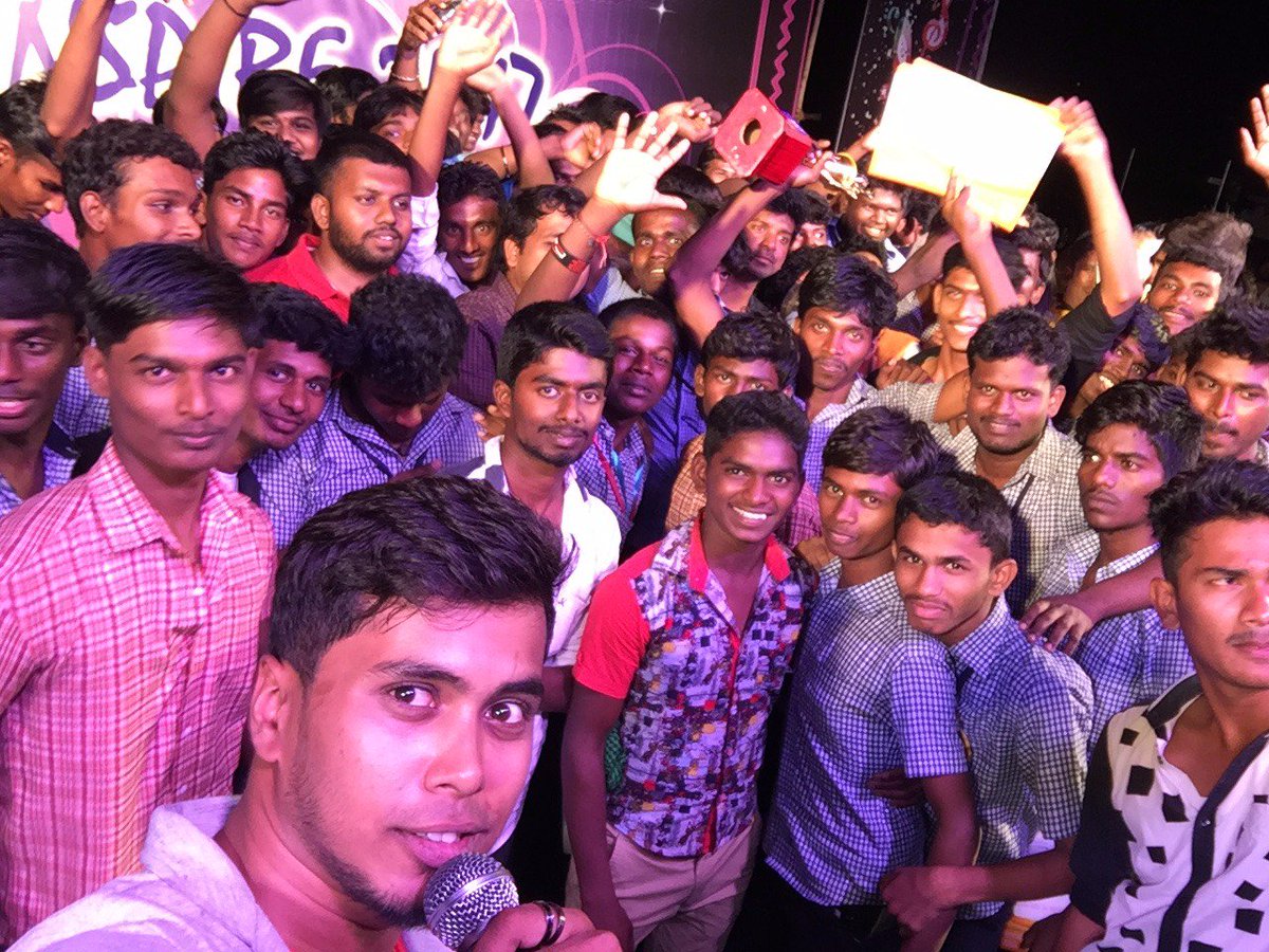 ShasiSelvakumar's tweet photo. #SoundsLikeYou #collegesigningday
#live_locally
#think_globally https://t.co/PjufmXwLTk