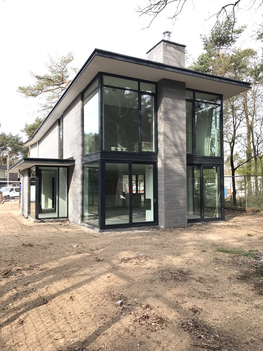 Engel_Architect's tweet photo. Woonhuis Zeist. Vandaag oplevering. Fraai resultaat dankzij aannemer van Griensven, interieurarchitecte Ine Koopmanschap en PelserHartman. https://t.co/ynBDWPMO7w